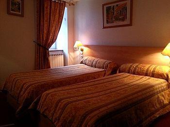 Auberge De L'Isard Saint-Denis  Buitenkant foto
