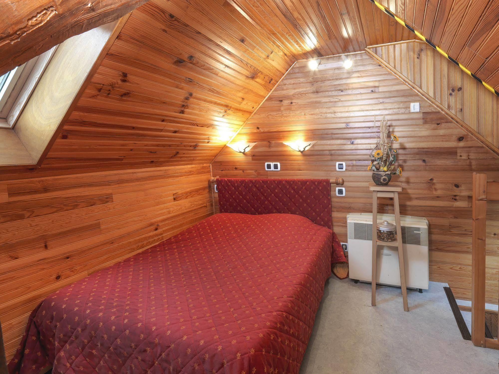 Auberge De L'Isard Saint-Denis  Buitenkant foto