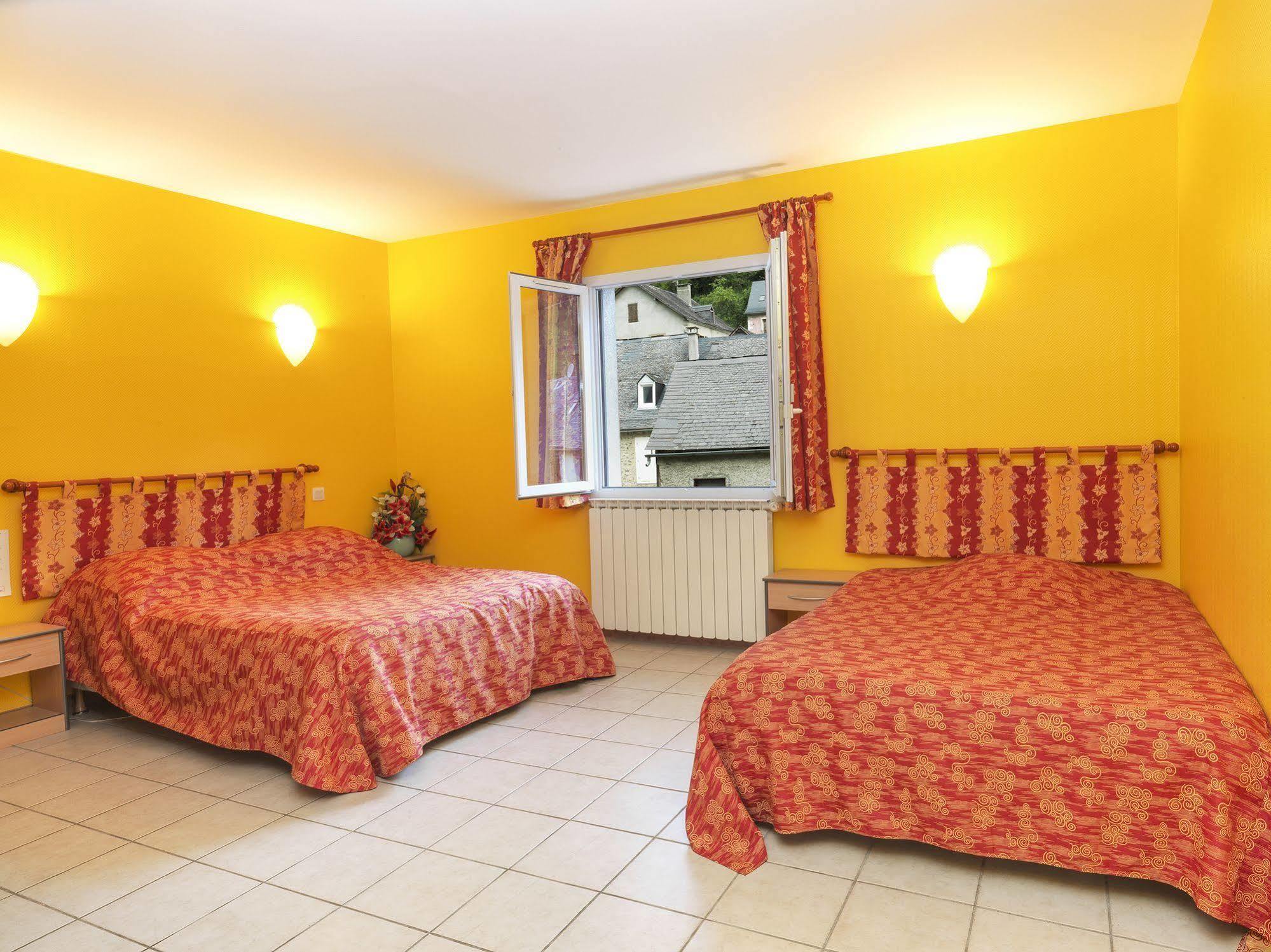 Auberge De L'Isard Saint-Denis  Buitenkant foto